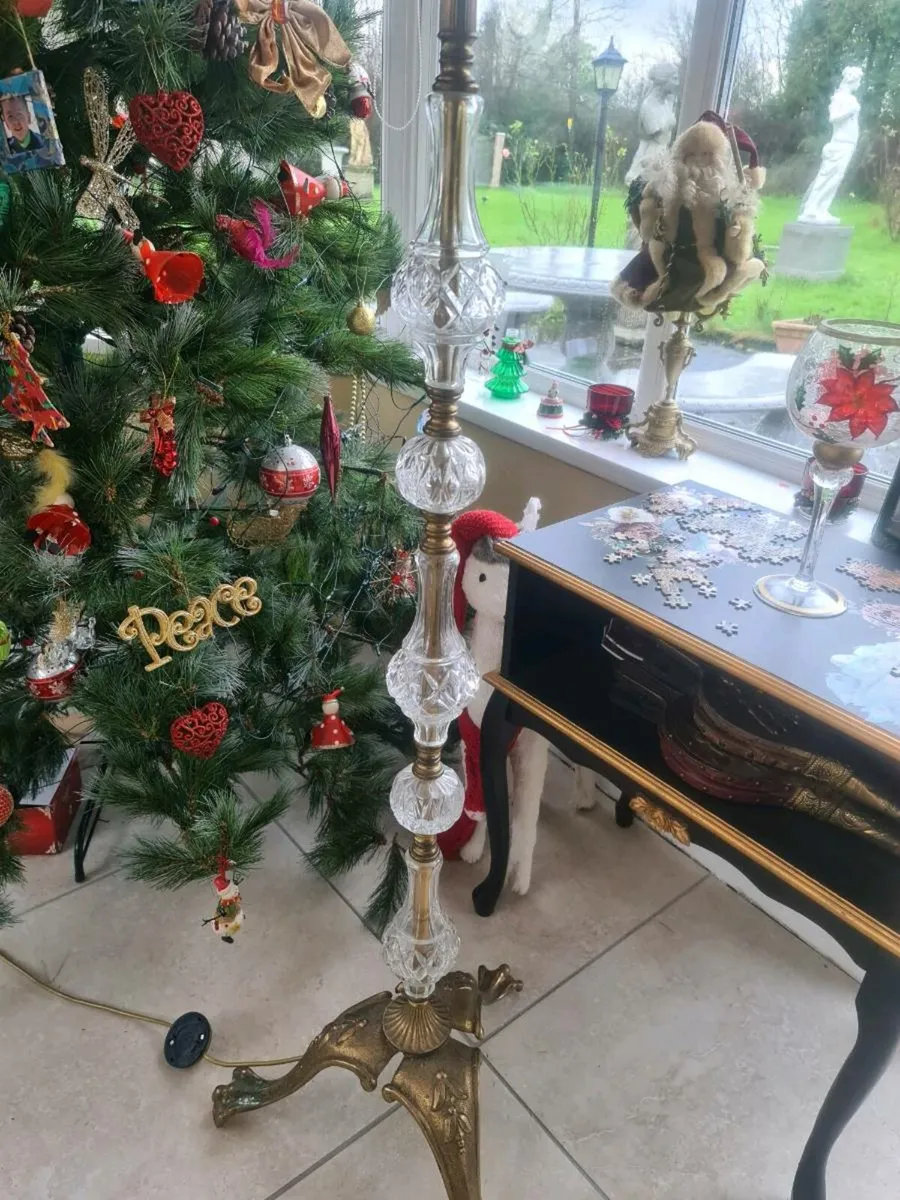 Vintage brass and crystal lamp POSTAGE AVAILABLE - Image 4