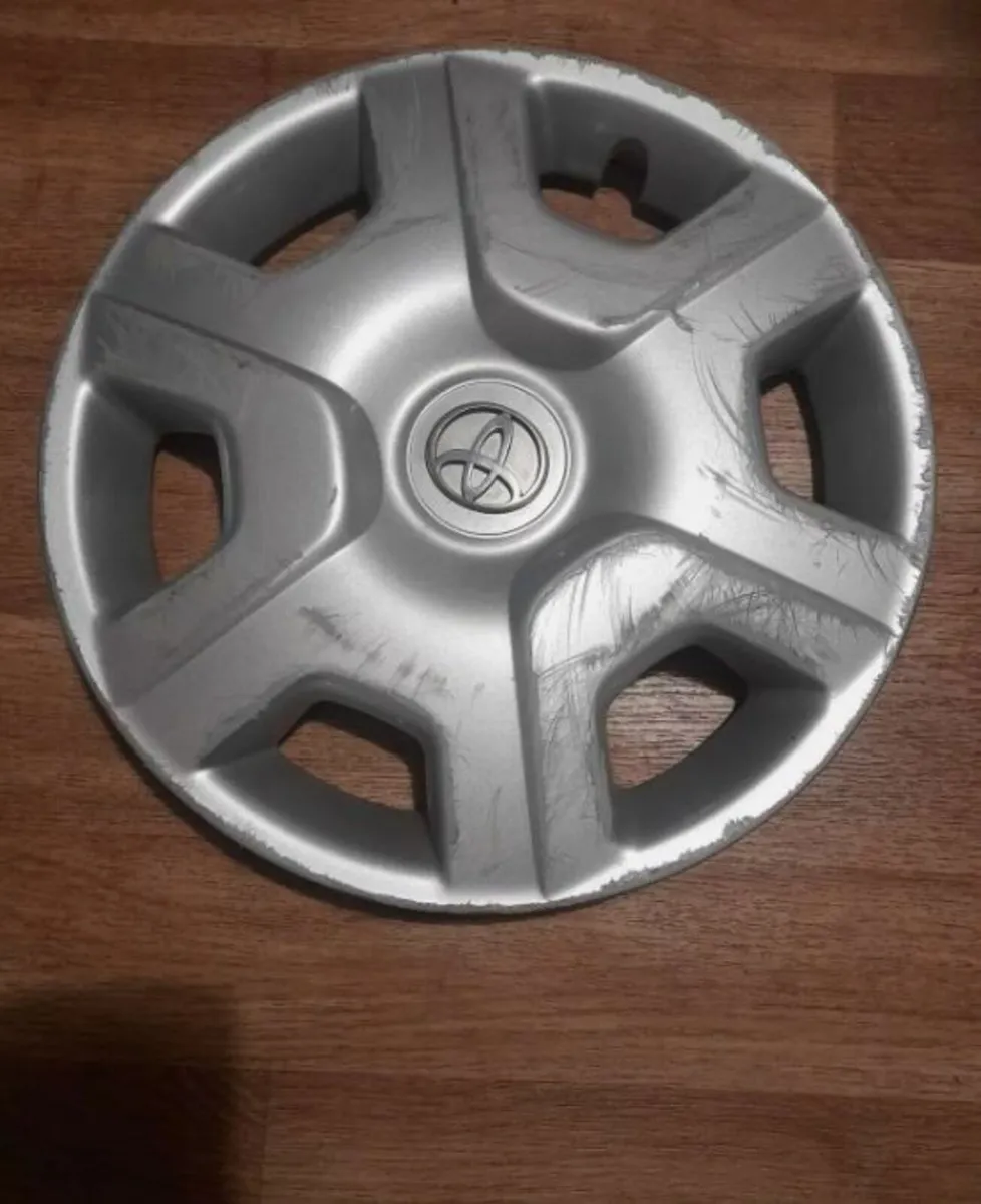 4 x Genuine Toyota Yaris 14'' Hubcap Wheel Trims - Image 2
