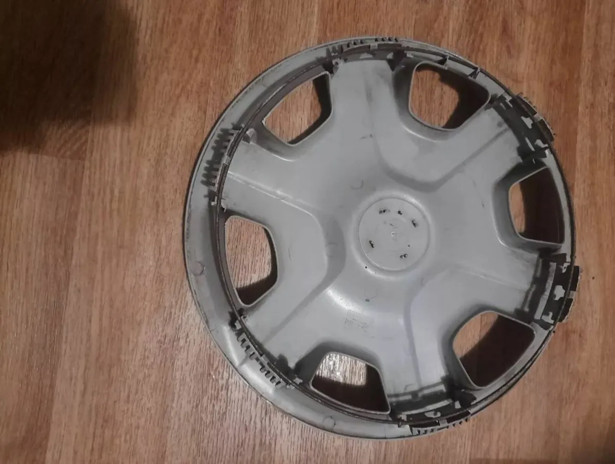 4 x Genuine Toyota Yaris 14'' Hubcap Wheel Trims - Image 3