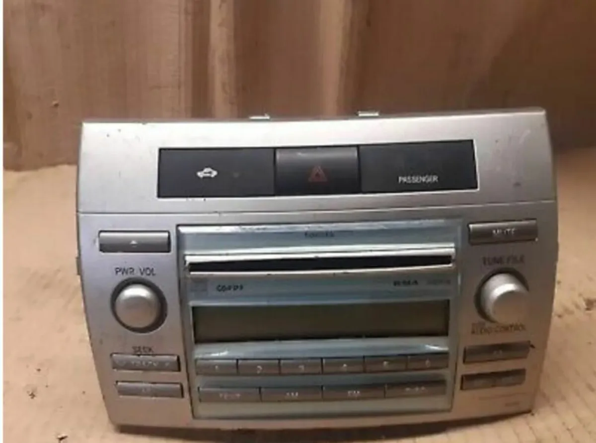 Toyota Corolla Verso Radio CD Player - Image 3
