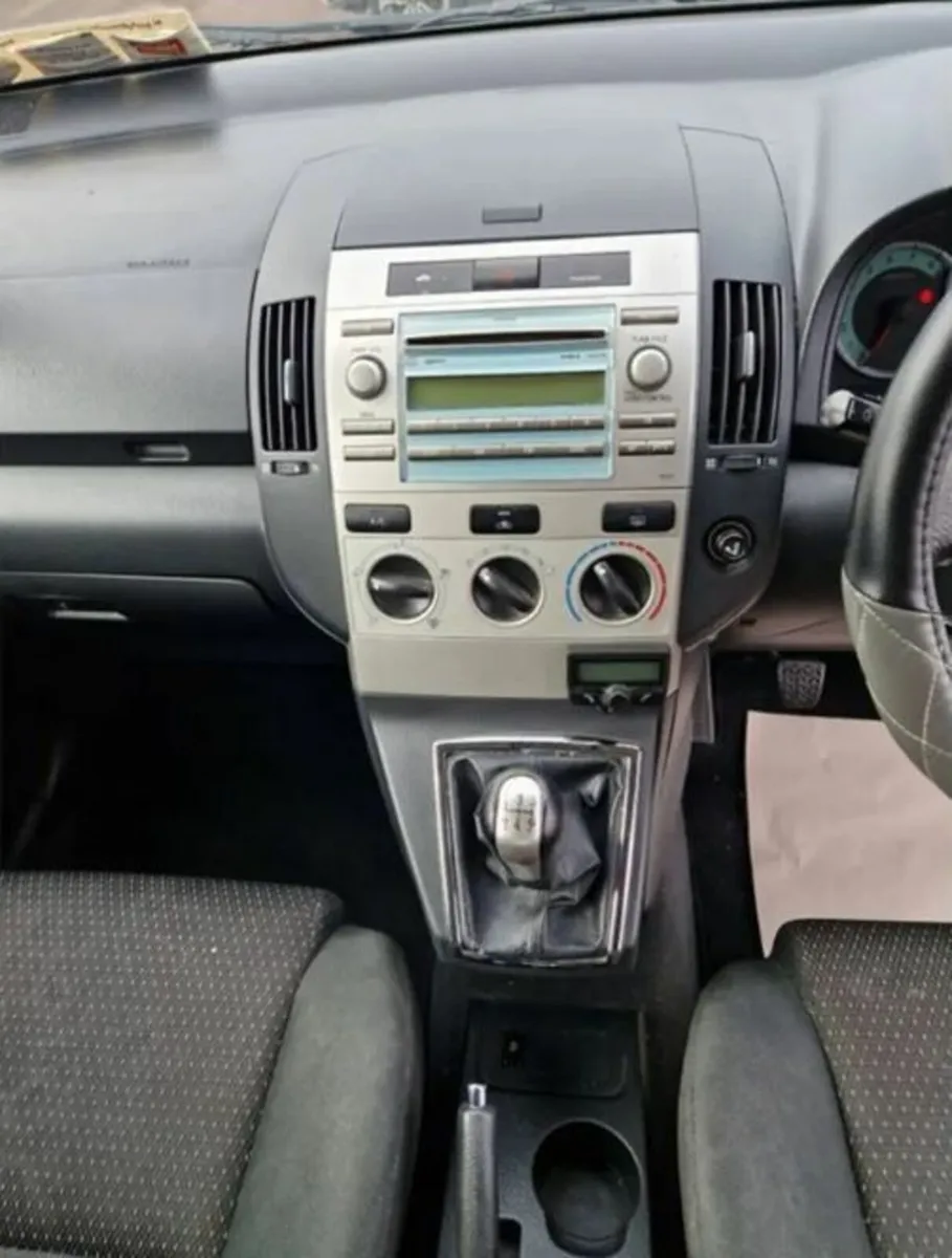 Toyota Corolla Verso Radio CD Player - Image 1