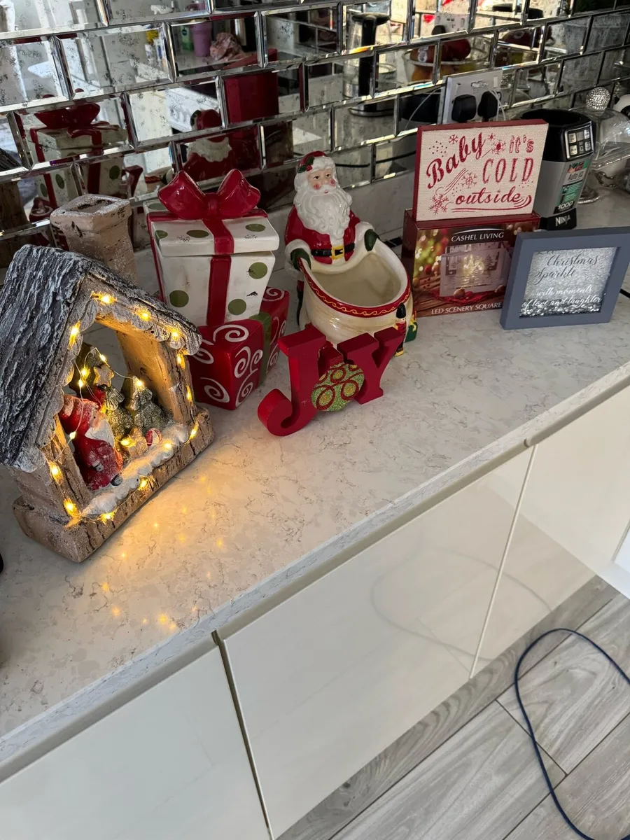 Christmas decorations - Image 1