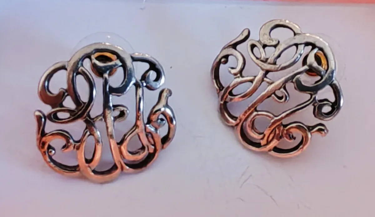 Retro Celtic design earrings - Image 2