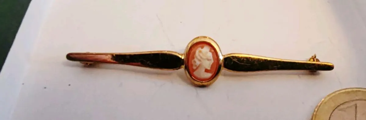 Vintage gold Cameo brooch - Image 4