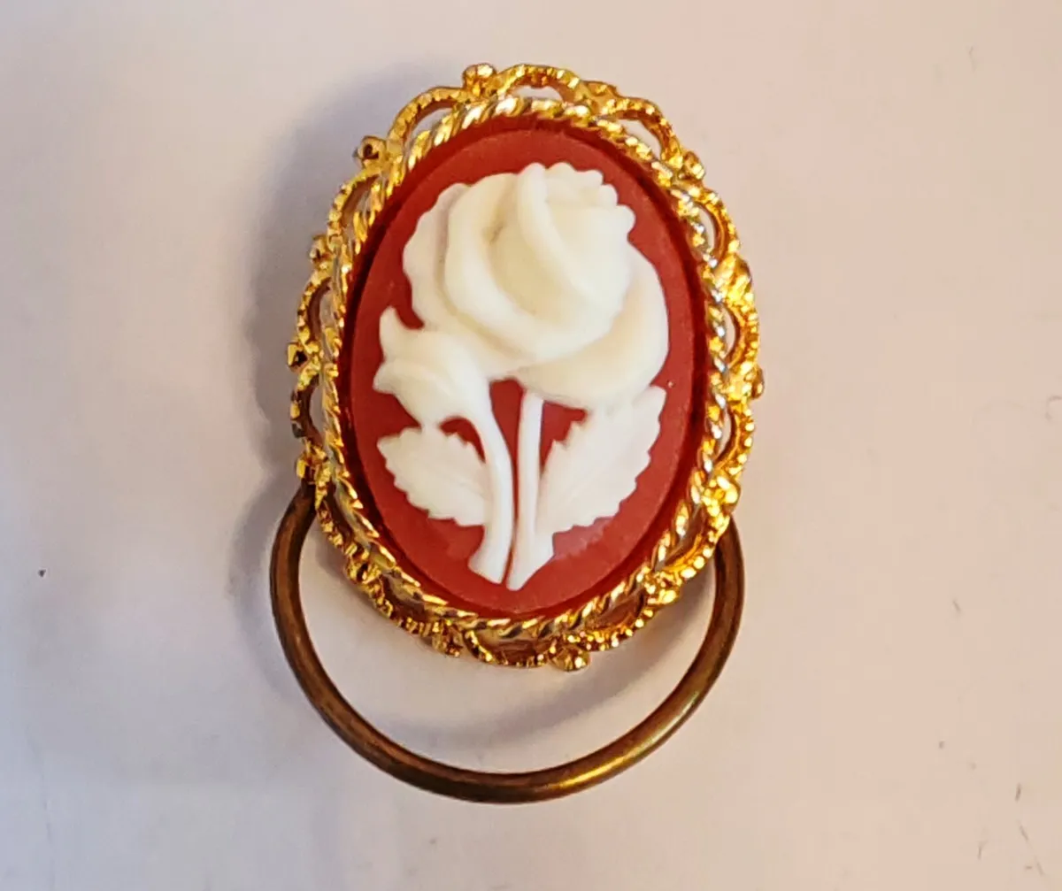 Vintage Cameo scarf clip - Image 2