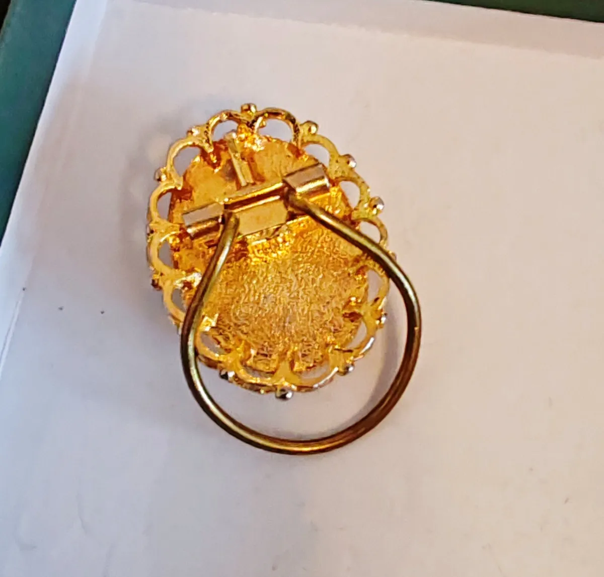 Vintage Cameo scarf clip - Image 3