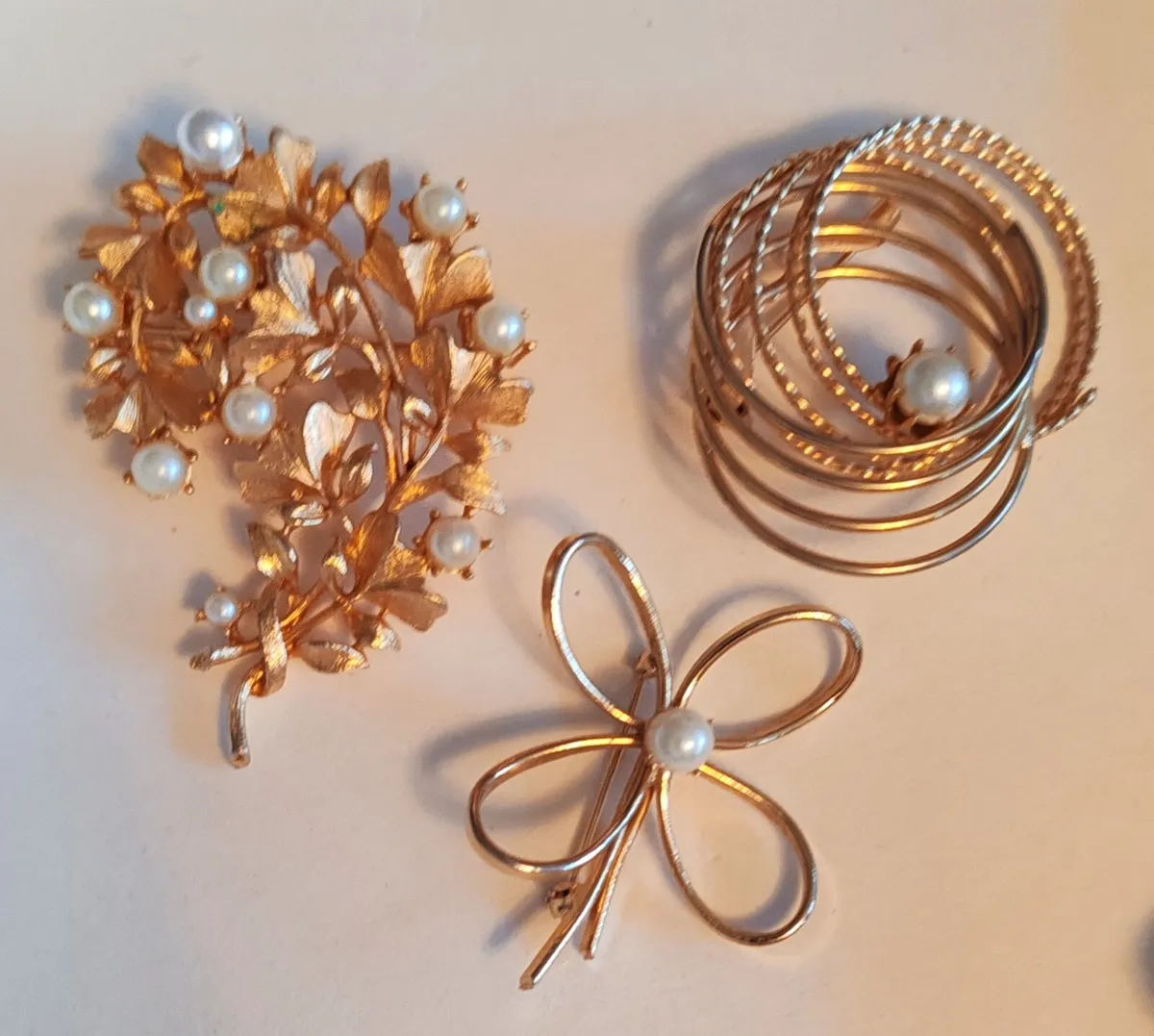 3 Vintage brooches - Image 1