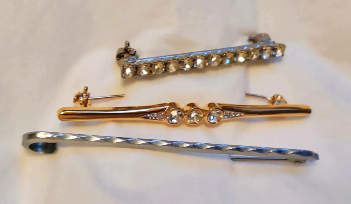 3 Retro silvertone pin brooches - Image 2