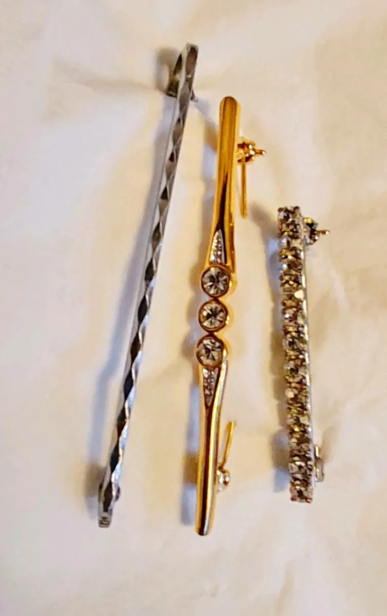 3 Retro silvertone pin brooches - Image 4