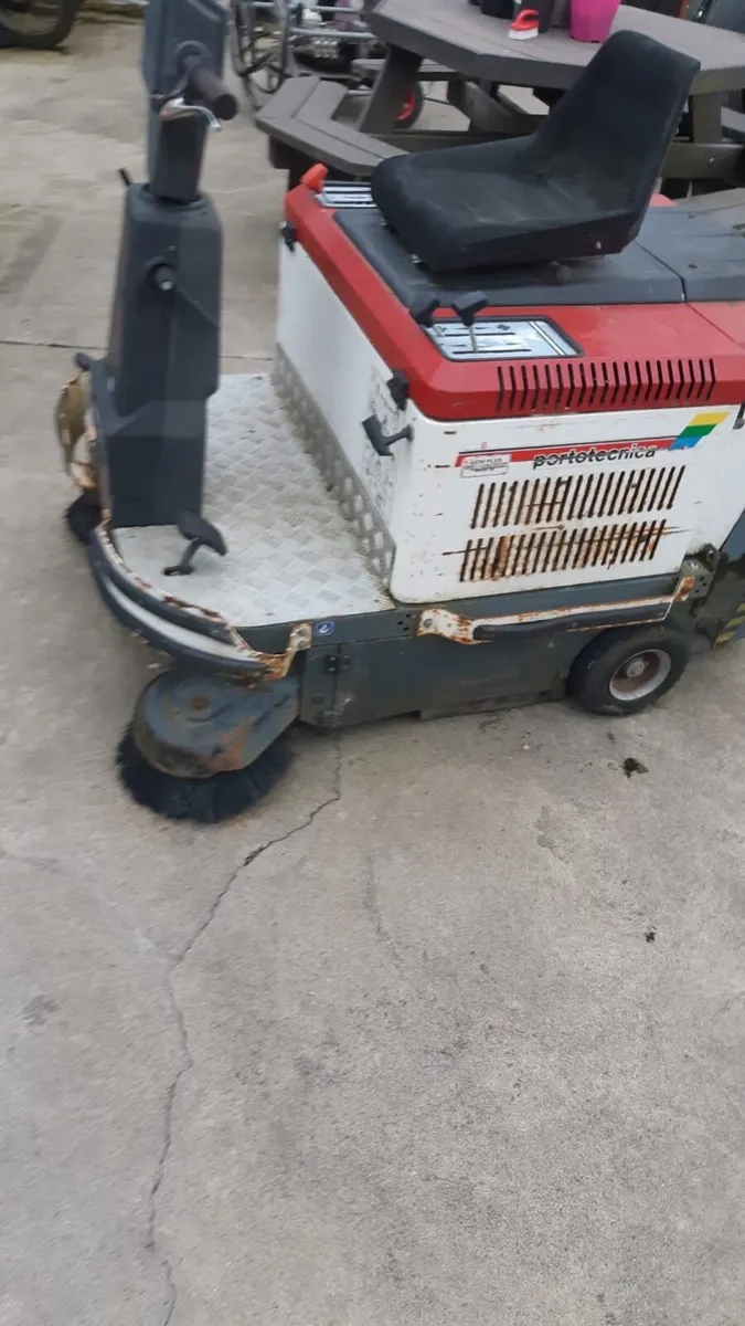 Yard sweeper running - Image 2