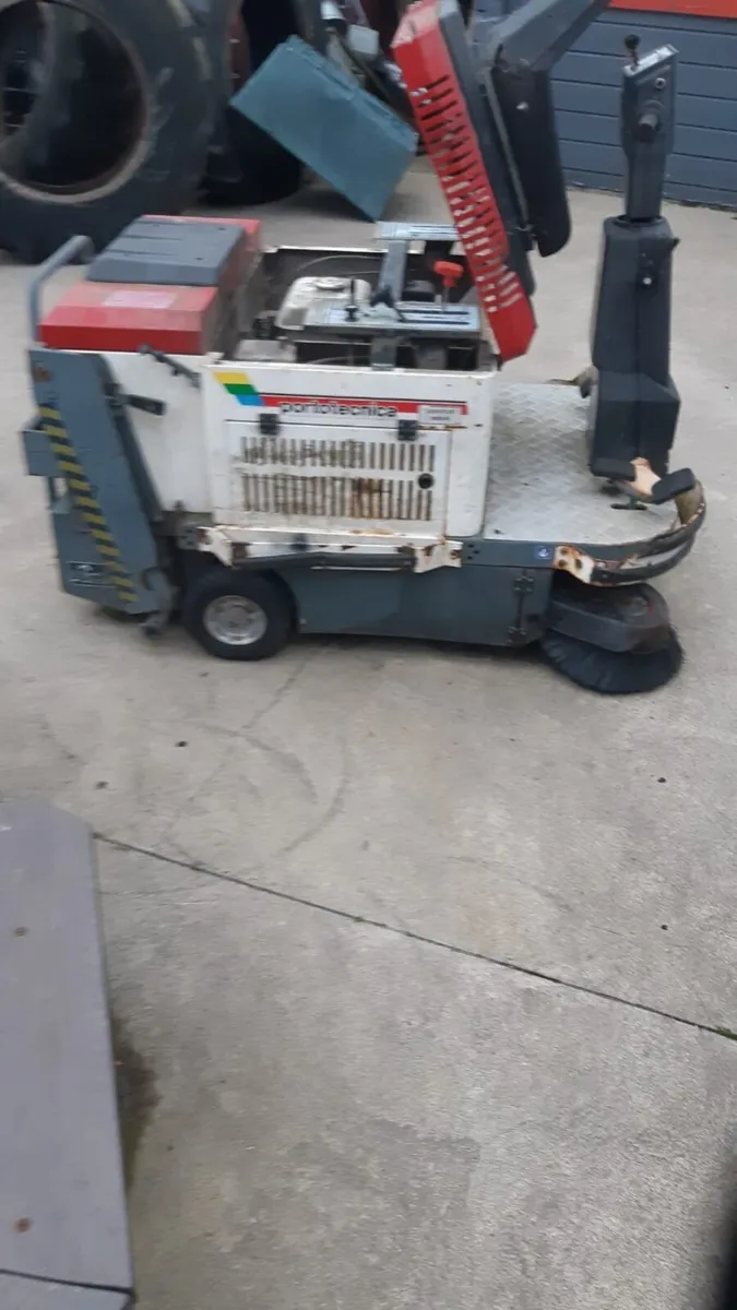 Yard sweeper running - Image 3