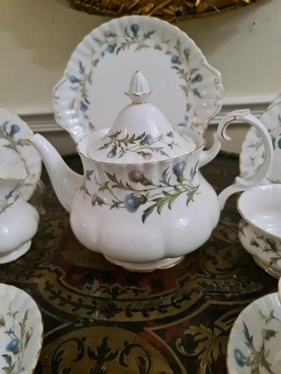 Royal Albert teaset and teapot POSTAGE AVAILABLE - Image 4