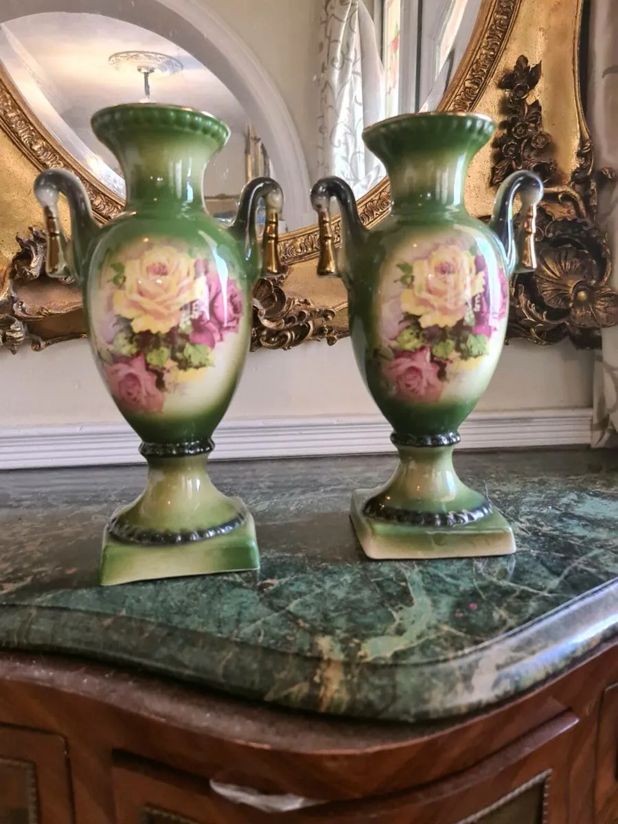 Antique vases - Image 1
