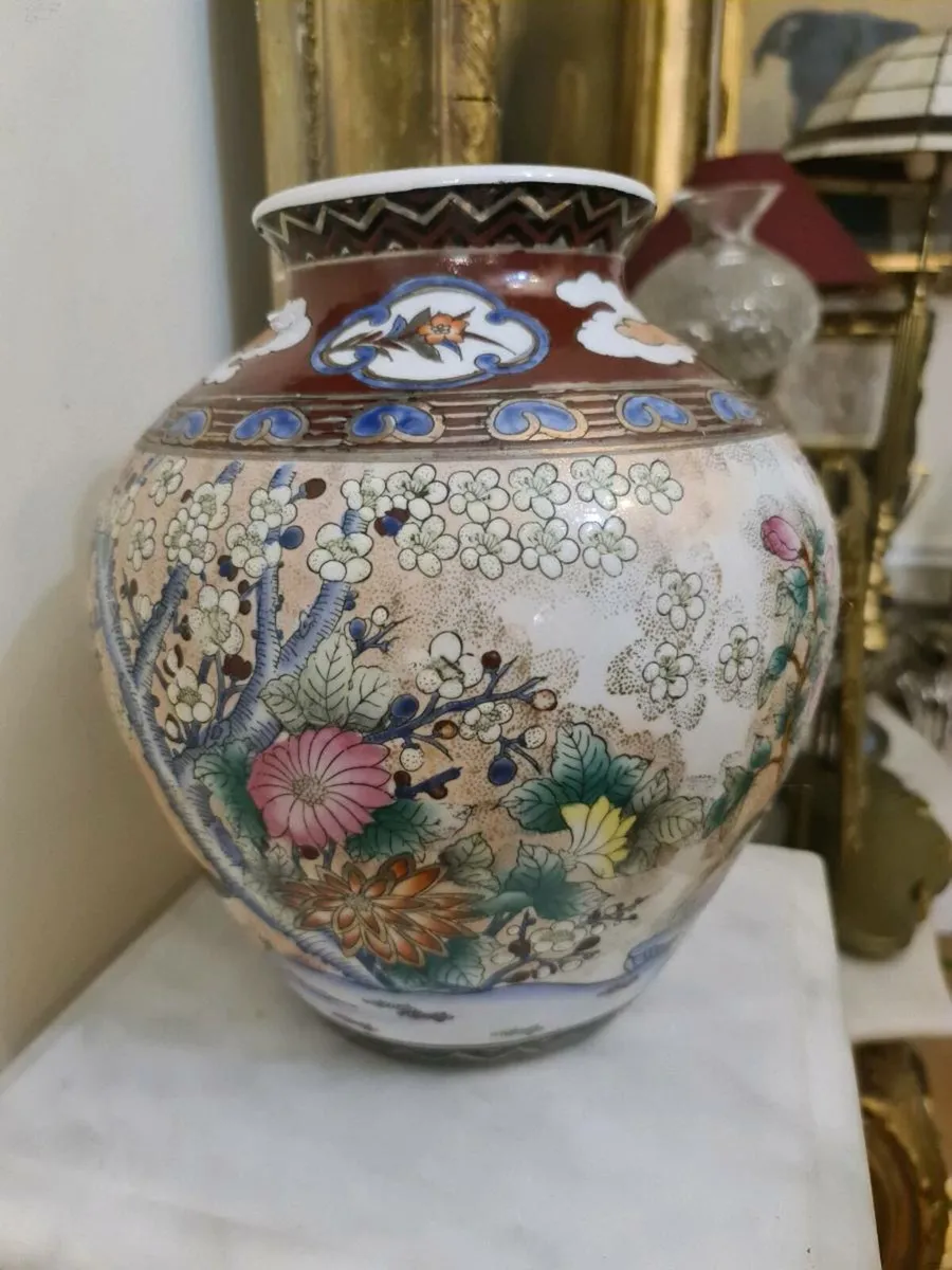 Kutani vase - Image 2