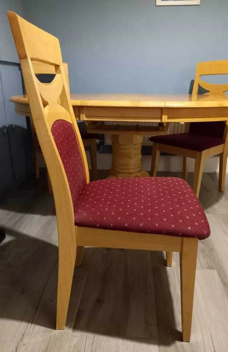 Solid Wooden Table and 6 Dining Chairs (4 seater table extends to 6 seater) - Image 2