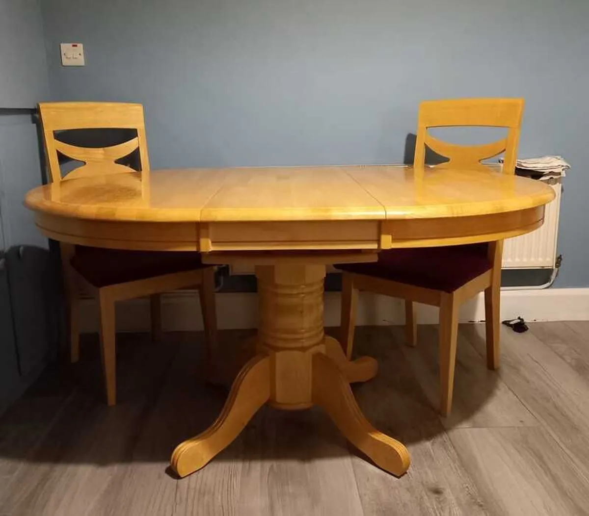 Solid Wooden Table and 6 Dining Chairs (4 seater table extends to 6 seater) - Image 3