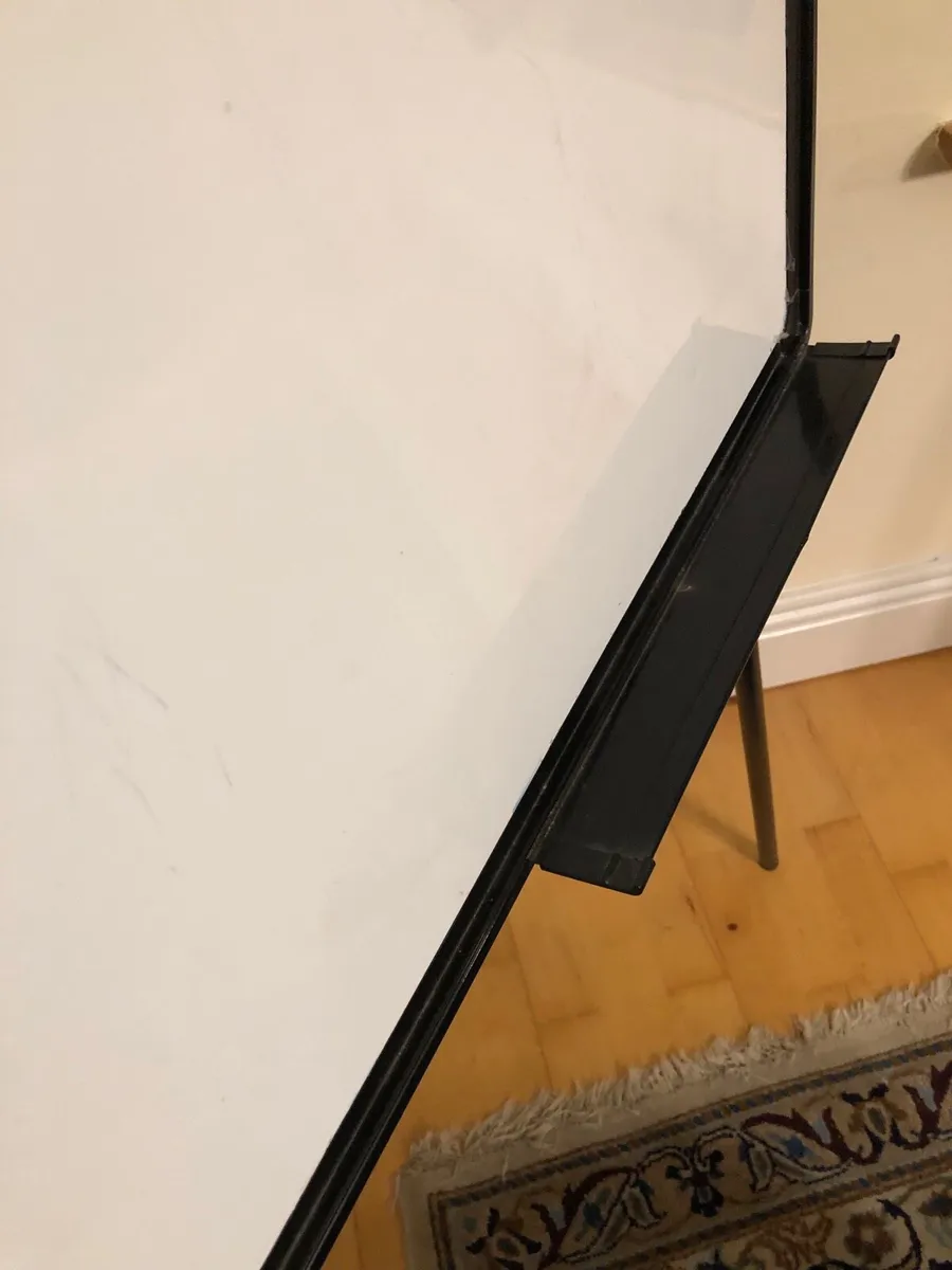 White board - Image 3