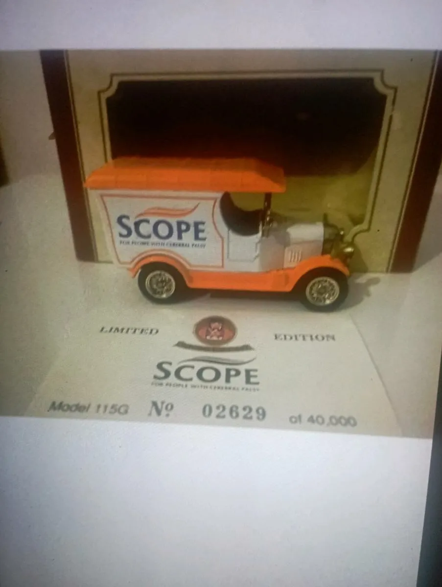 LIMITED EDITION OXFORD DIE-CAST MODELS - Image 2