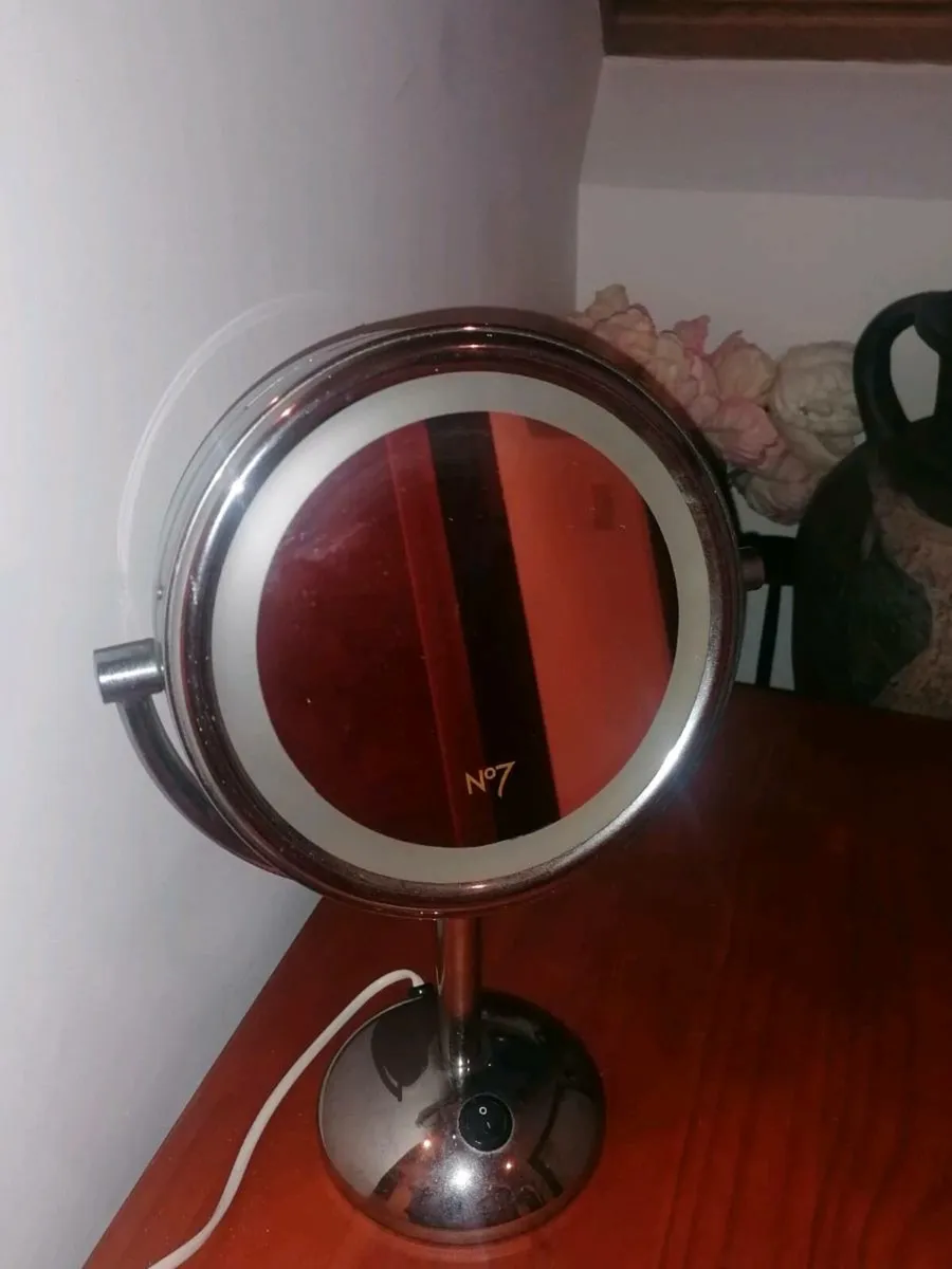 No7 Silver Illuminated Makeup Mirror - Image 1