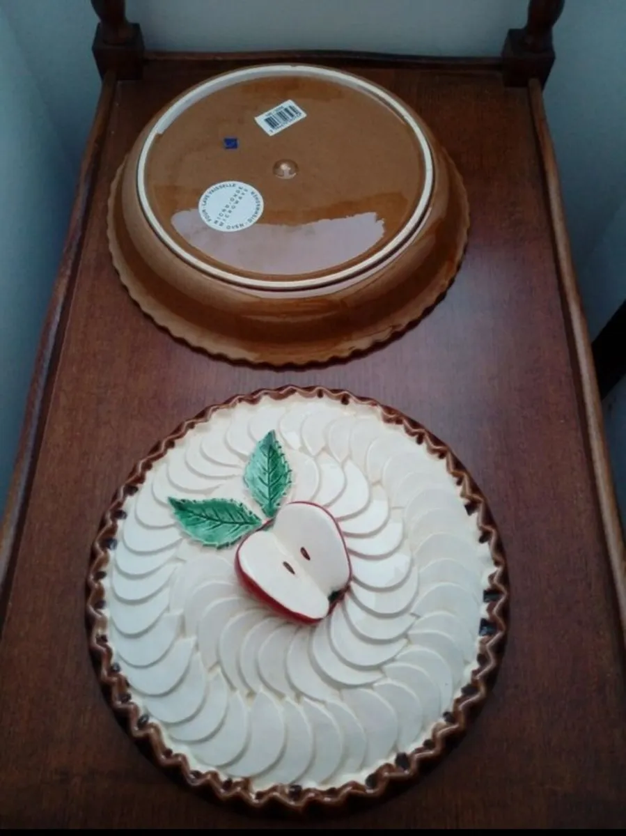 Ceramic Apple Pie Dish with Lid - Image 4
