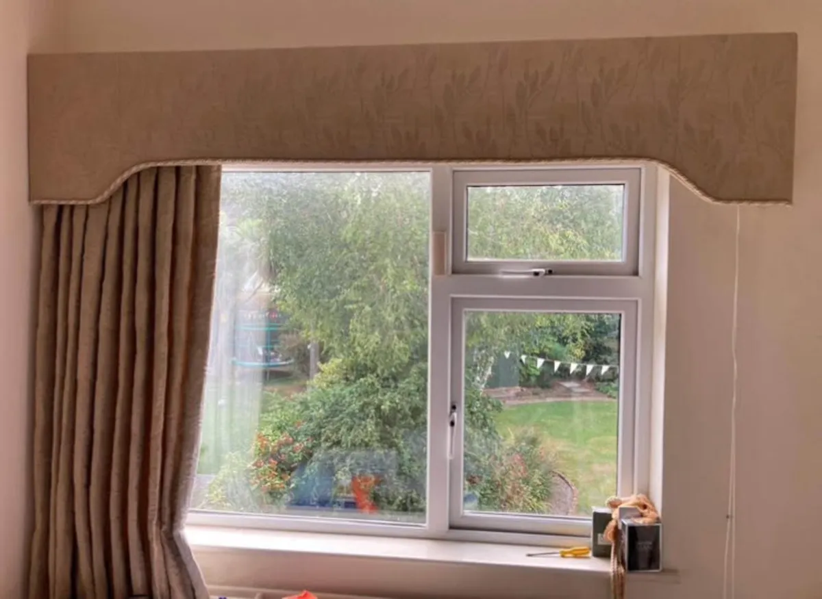 Upholstered box pelmet - Image 1