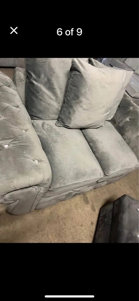 Grey velvet chesterfield sofas - Image 4