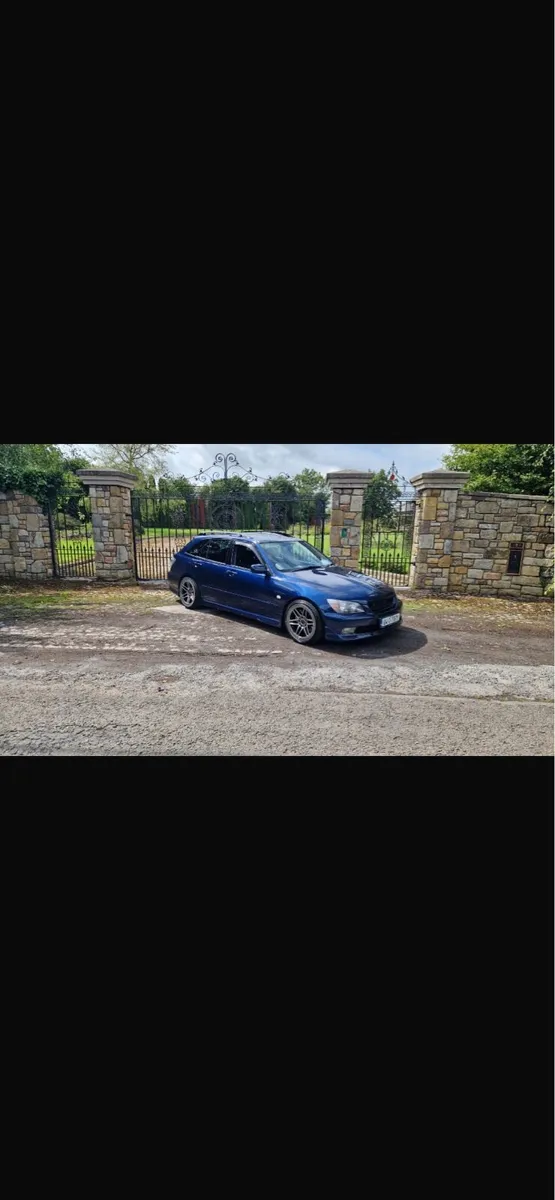 Lexus IS200 Sportcross - Image 2