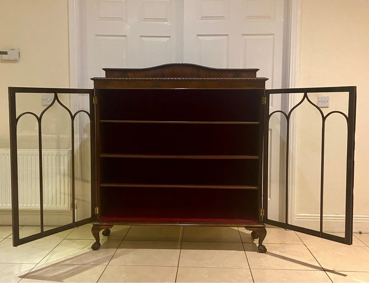 Victorian Queen Anne display cabinet - Image 1