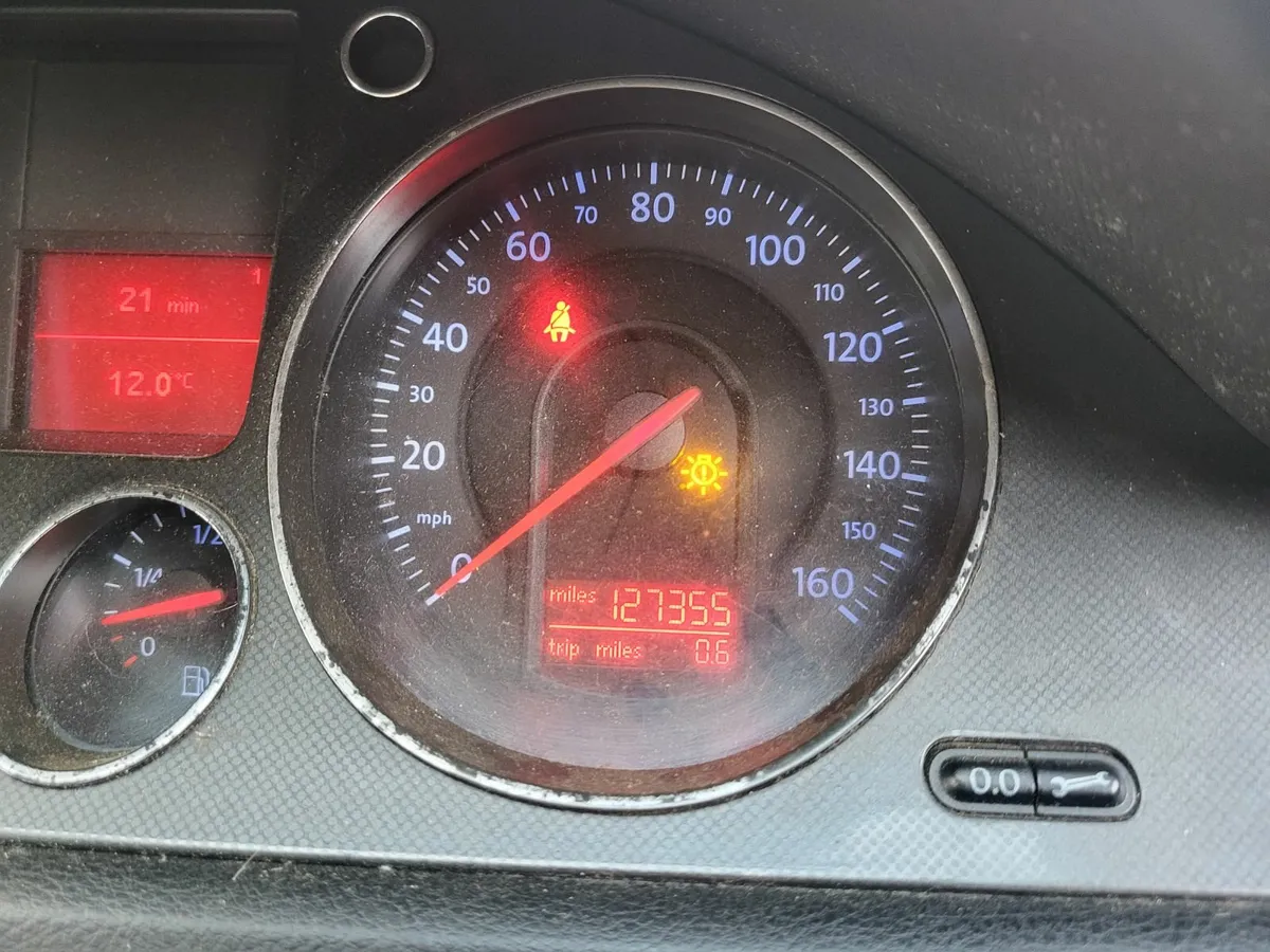 Volkswagen Passat 2007 - Image 2