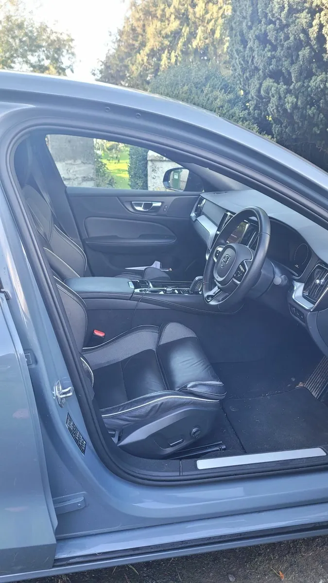 Volvo S60 2022 - Image 3