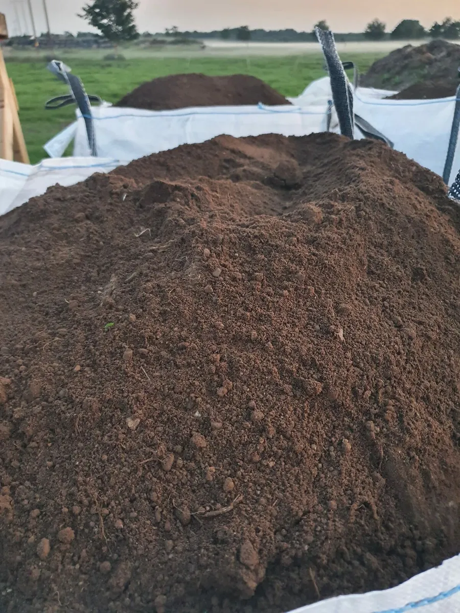 Screened Topsoil Compost Bark Mulch - Image 4