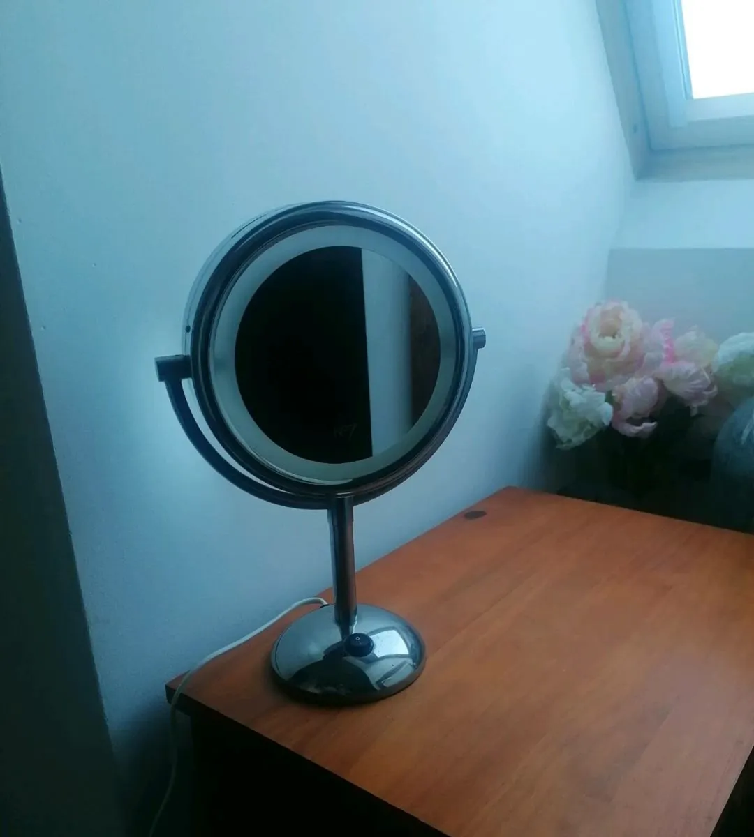 No7 Silver Illuminated Makeup Mirror - Image 3