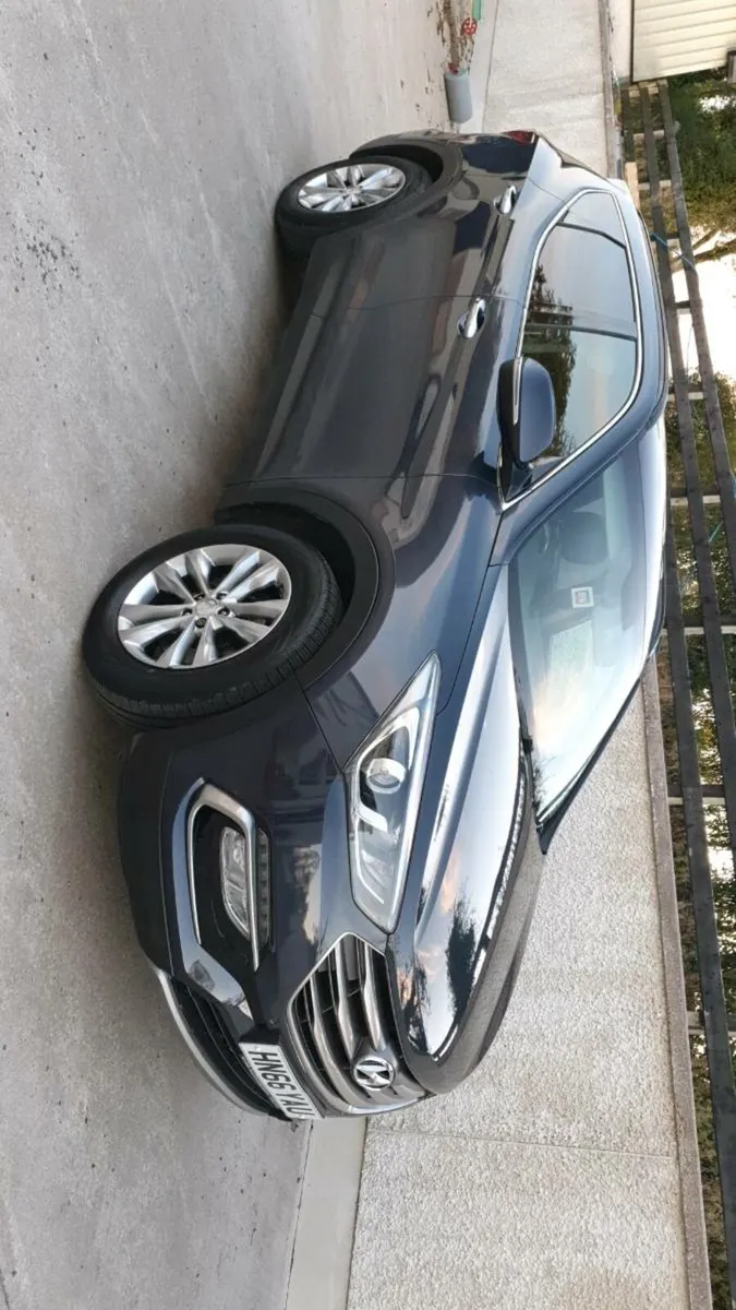 Hyundai santa fe 2016 - Image 1