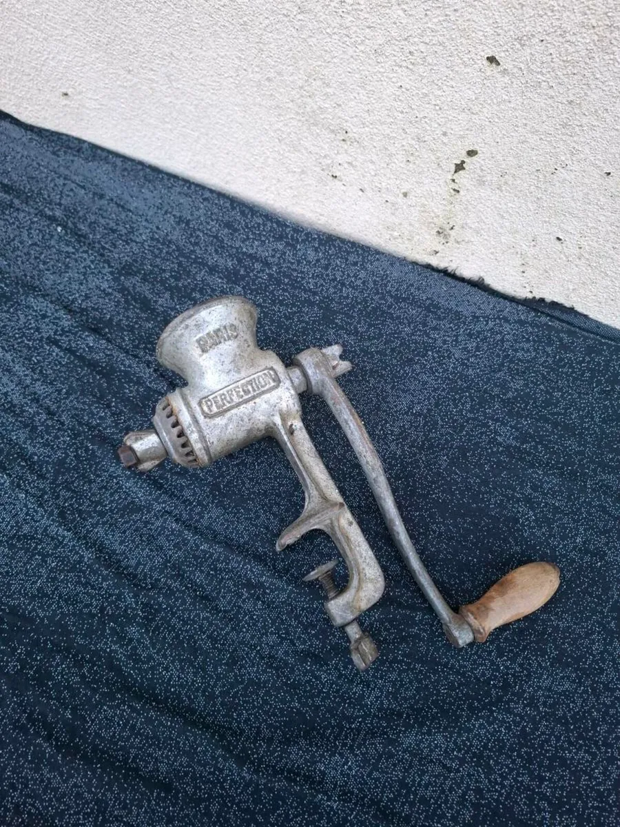 Vintage kitchen grinder - Image 1