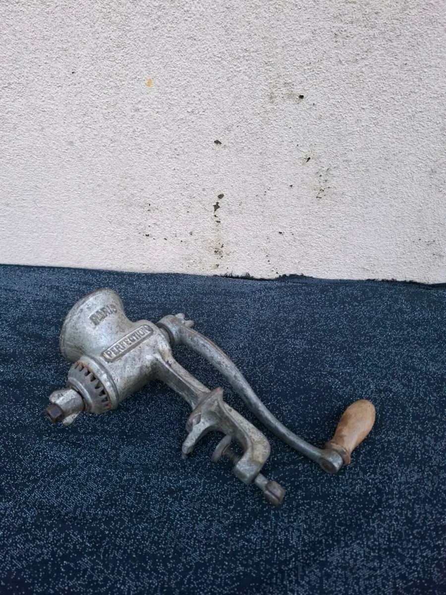 Vintage kitchen grinder - Image 2