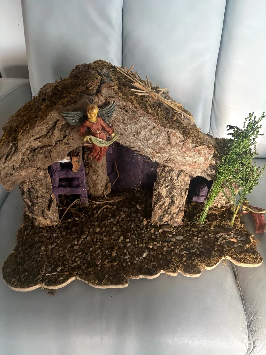 Lovely Christmas crib - Image 1
