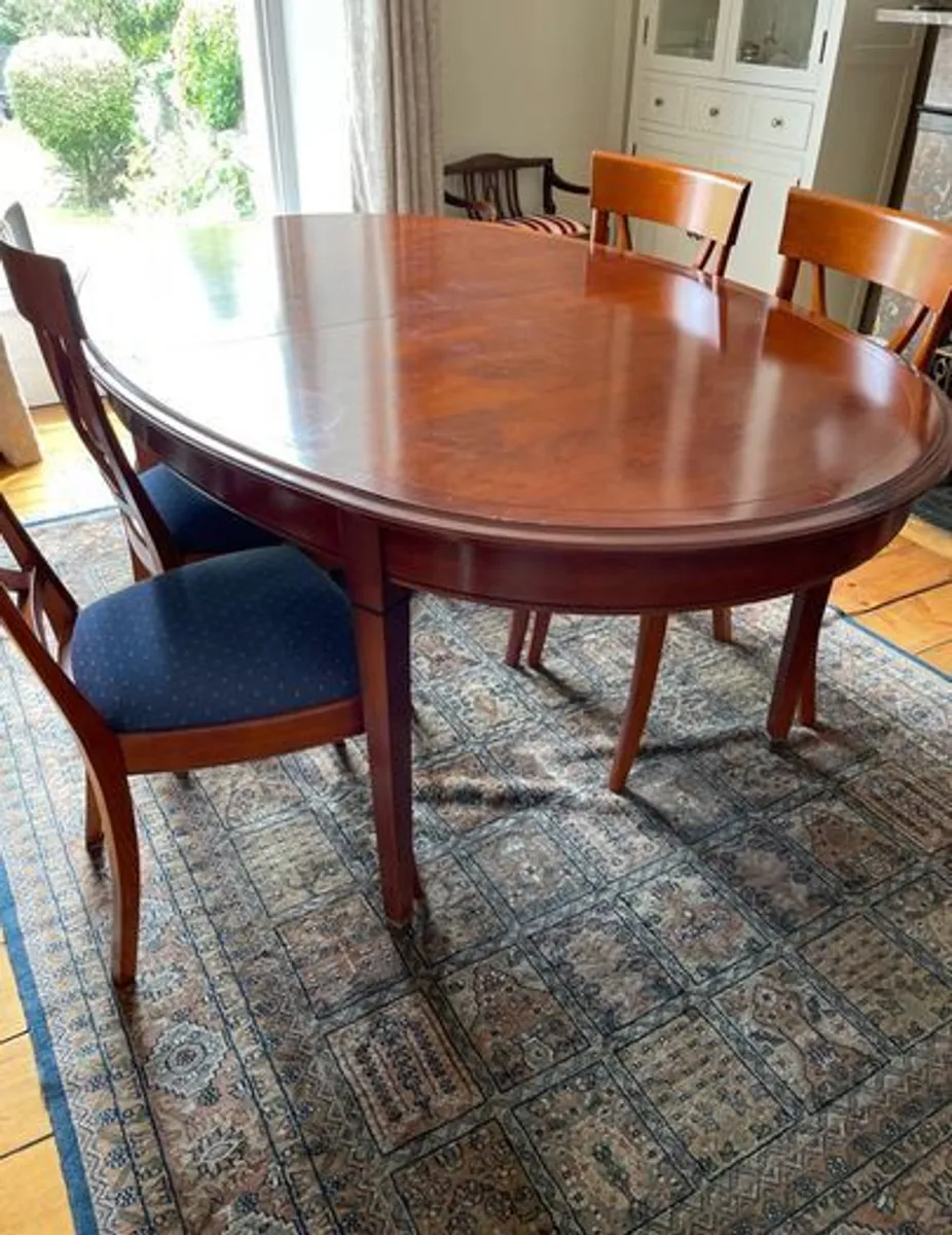 Dining table and 4x chairs - Image 1