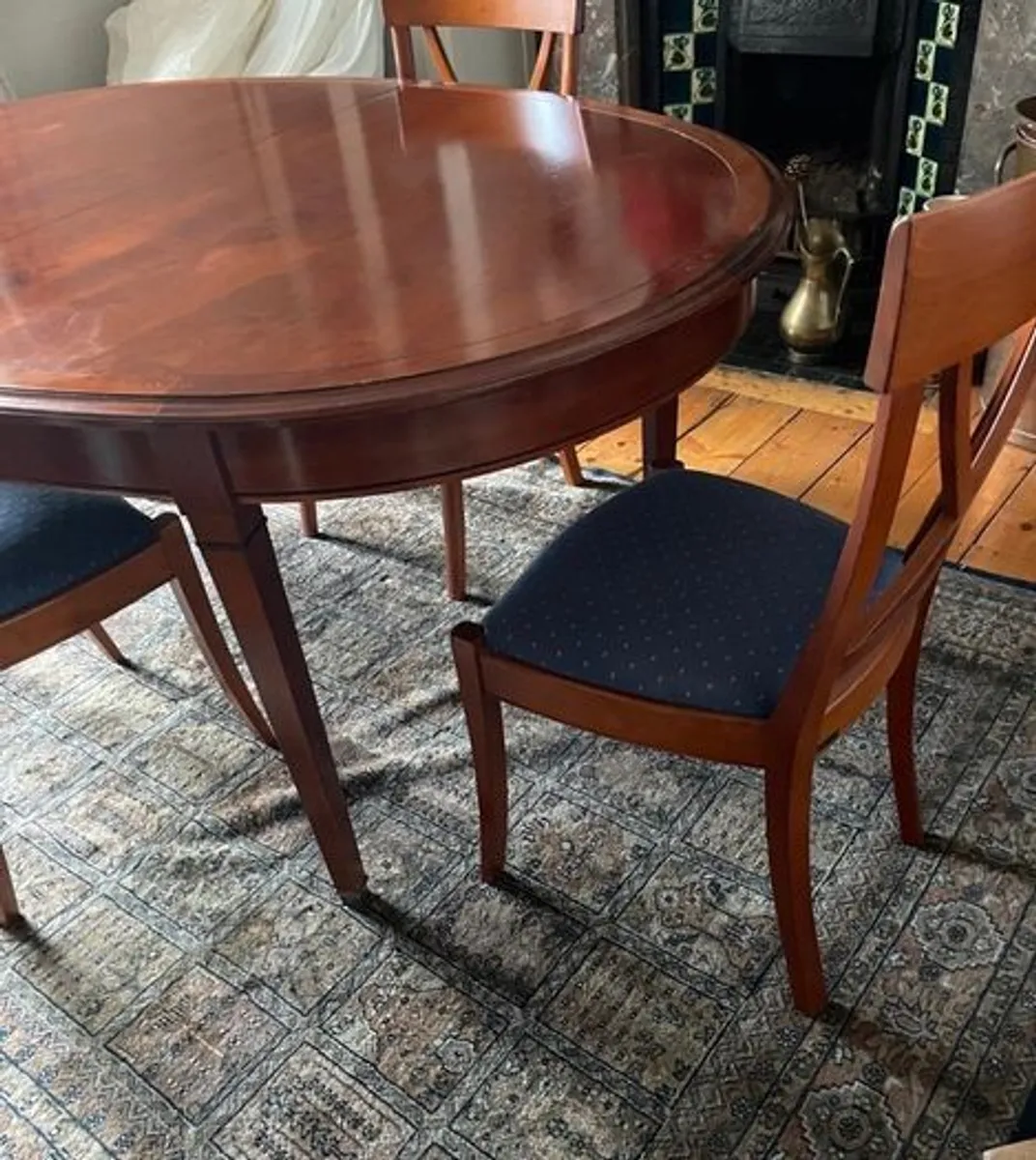 Dining table and 4x chairs - Image 2