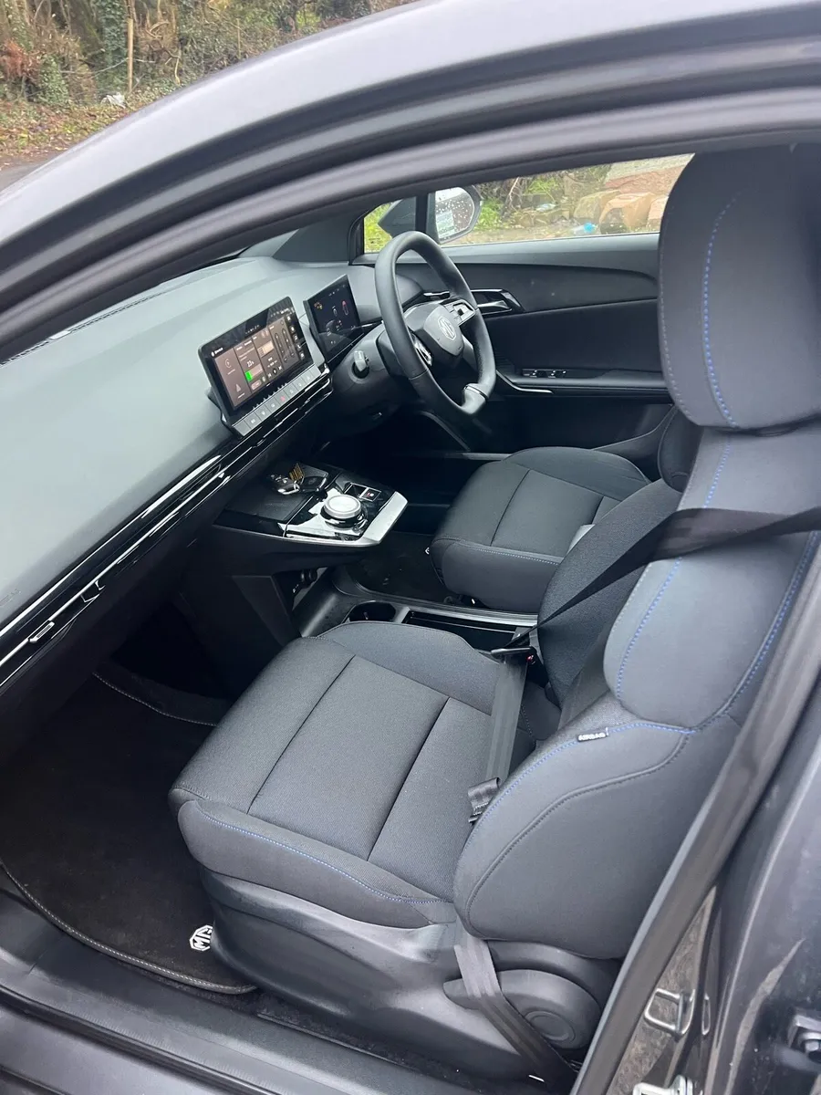 2025 MG4 64Kwh. Damaged Salvage - Image 4