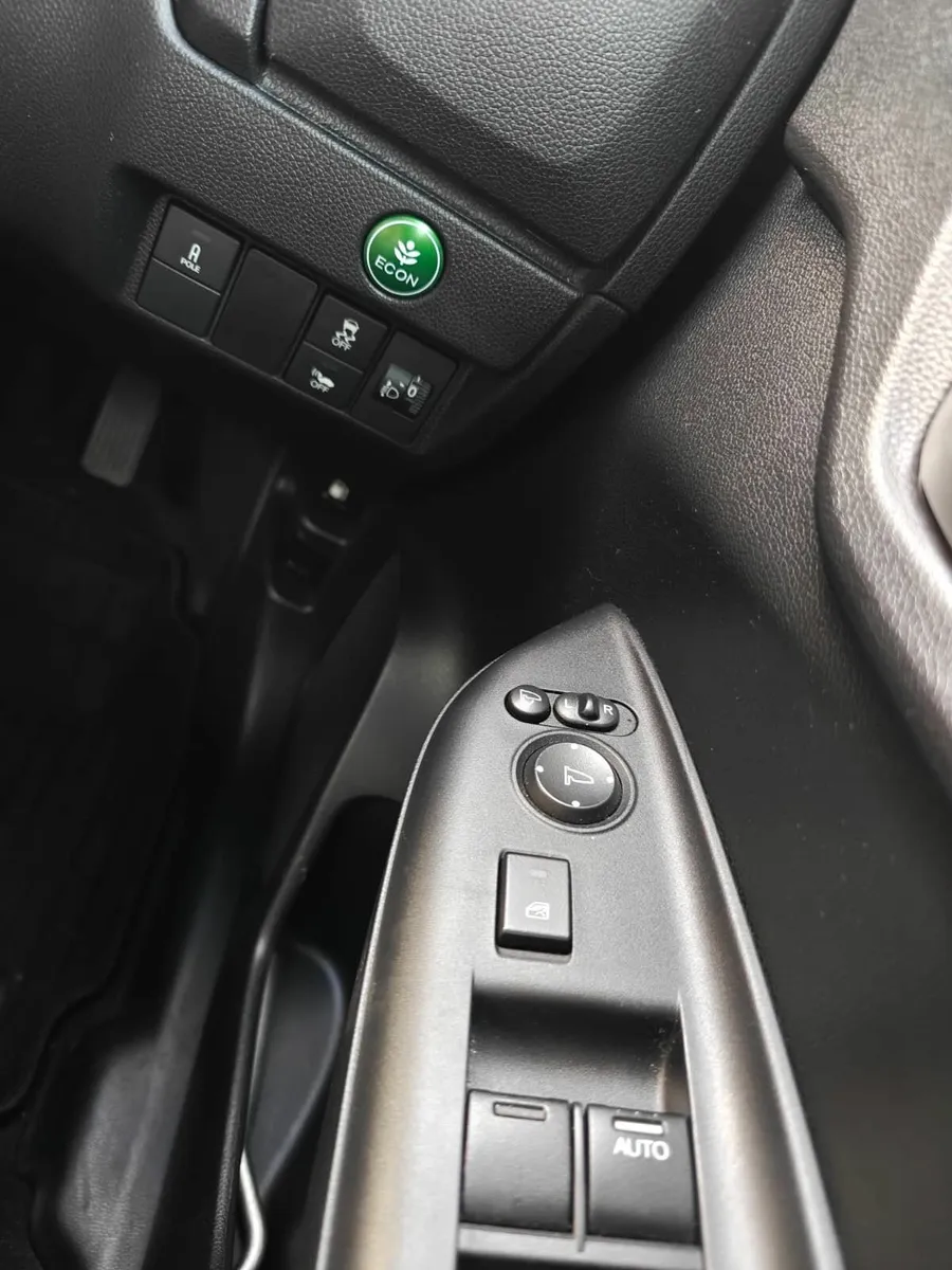 Honda Fit 2014 - Image 4