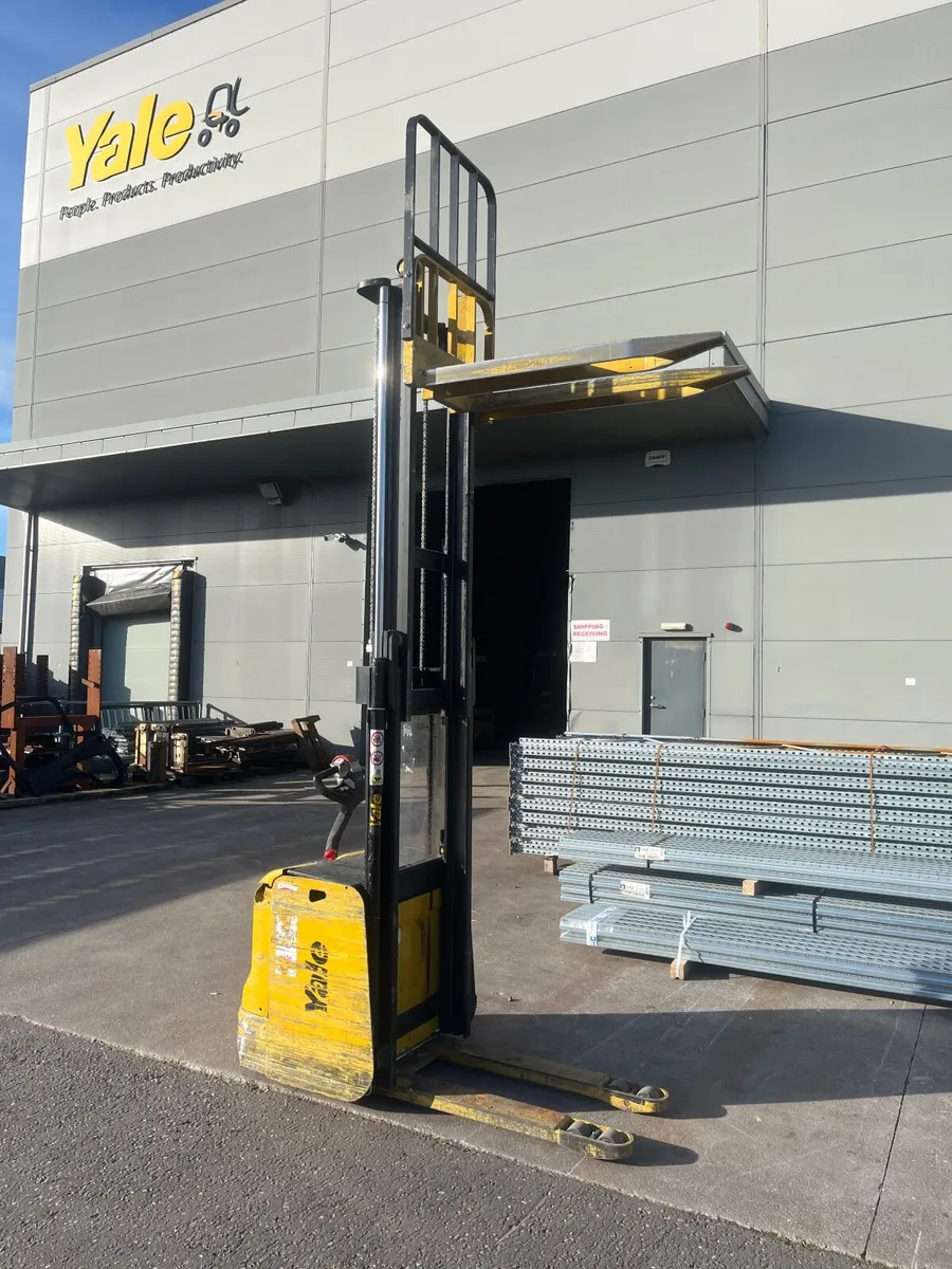 FORKLIFT STACKER TRUCK 1 YEAR WARRANTY - Image 1