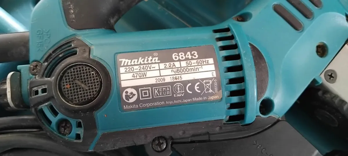 Makita 6843 Auto Feed 240v - Image 4