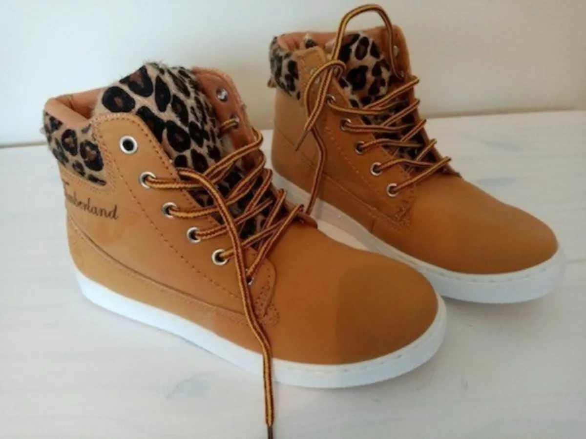 Ladies boots - Image 1