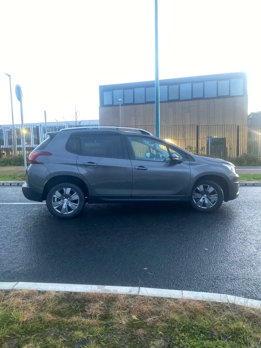 PEUGEOT 2008 - Image 2