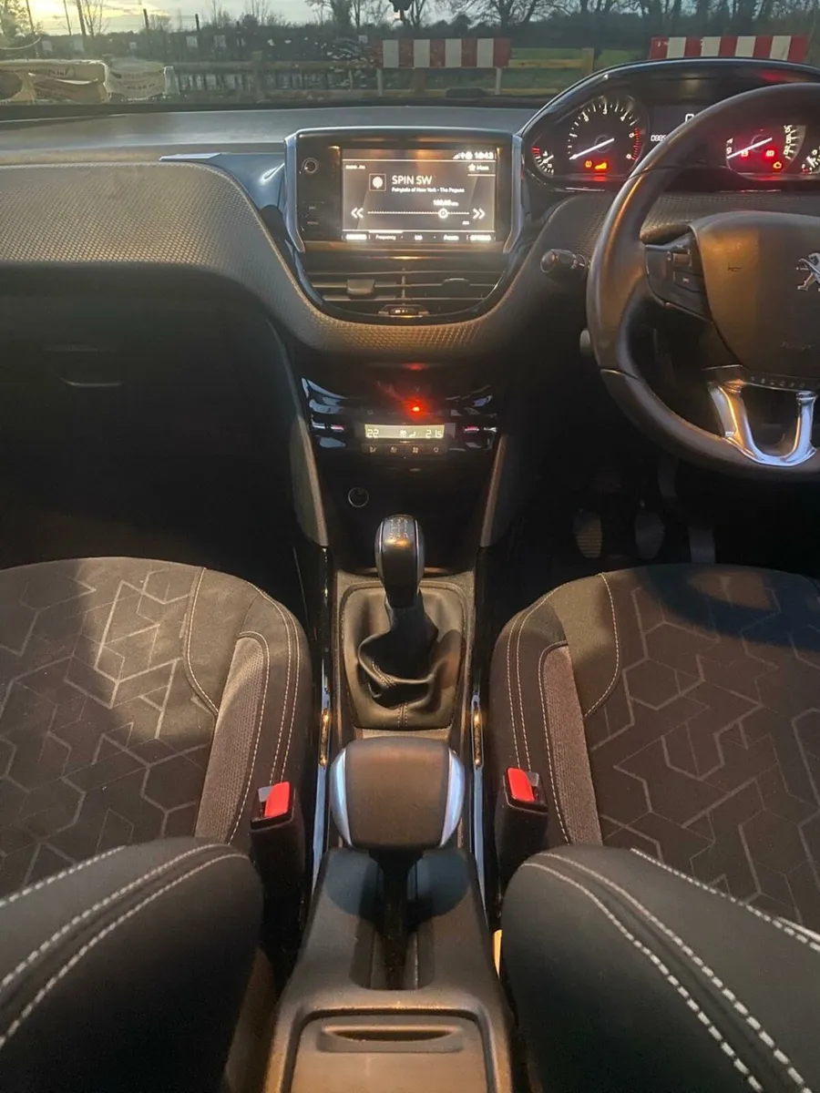 PEUGEOT 2008 - Image 4