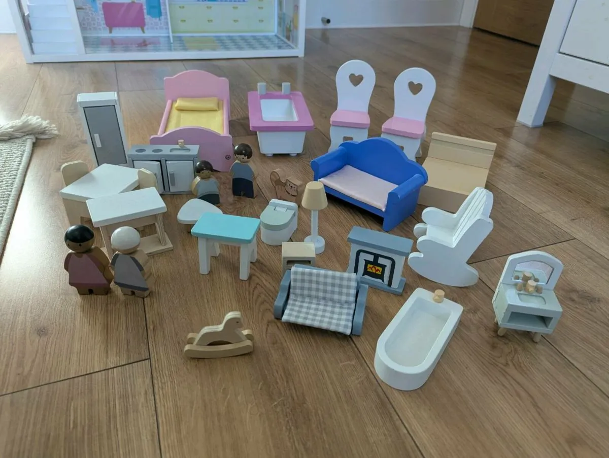 Doll House with furniture - Image 4