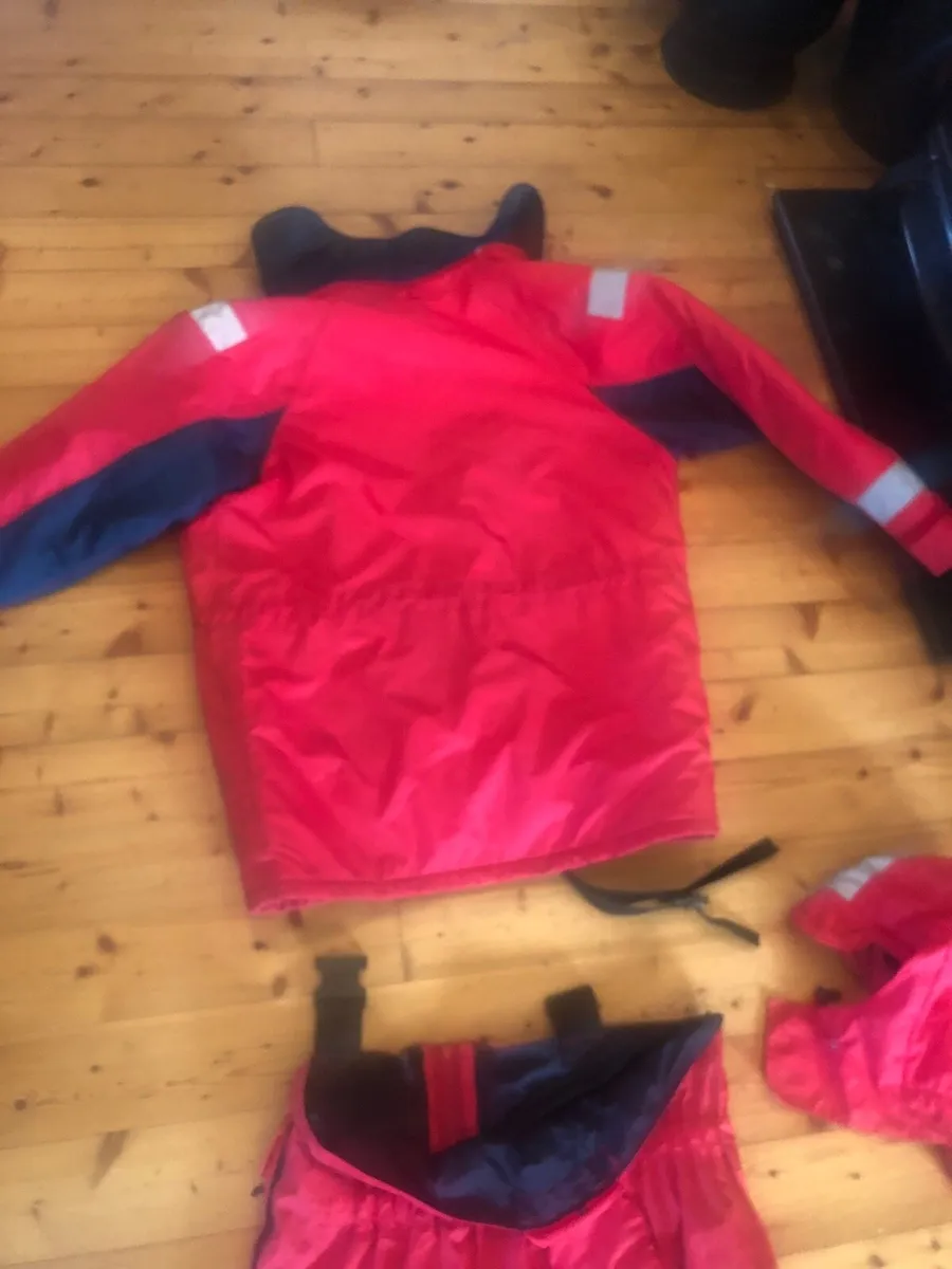 Floatation suit - Image 2