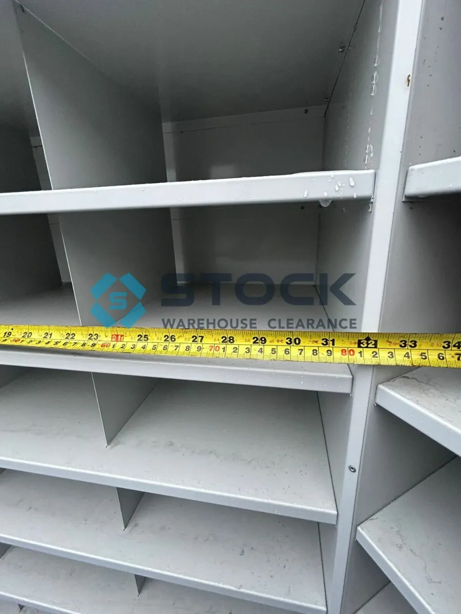 Workbench with pigeon hole shelving - Image 2