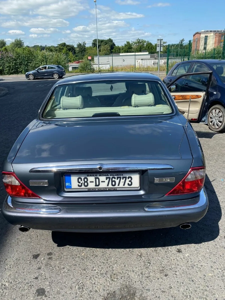 Jaguar Xj 1998 V8 engine - Image 1