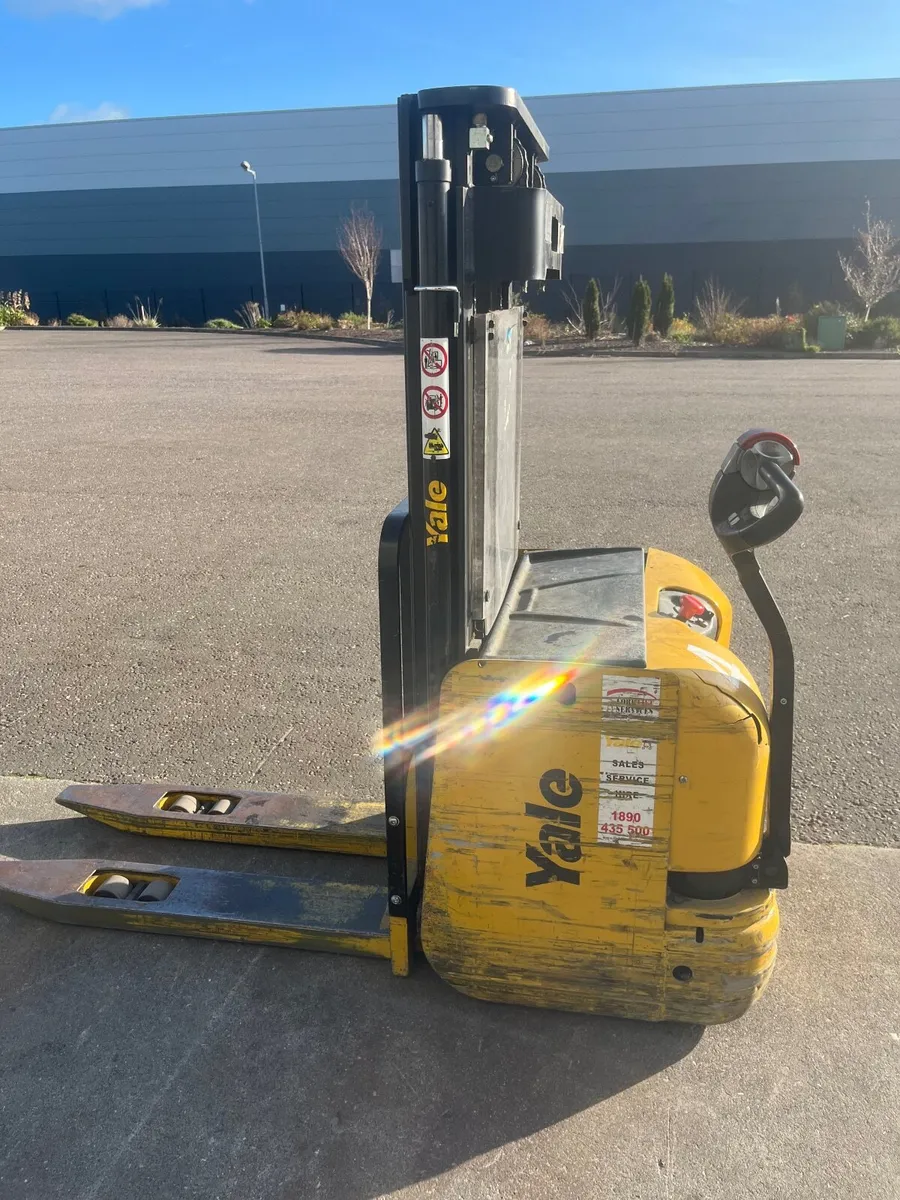 FORKLIFT STACKER TRUCK 1 YEAR WARRANTY - Image 2